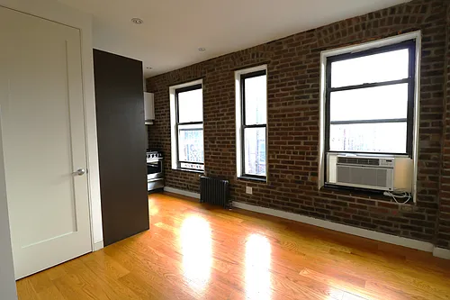 35 Bedford St Photo 1