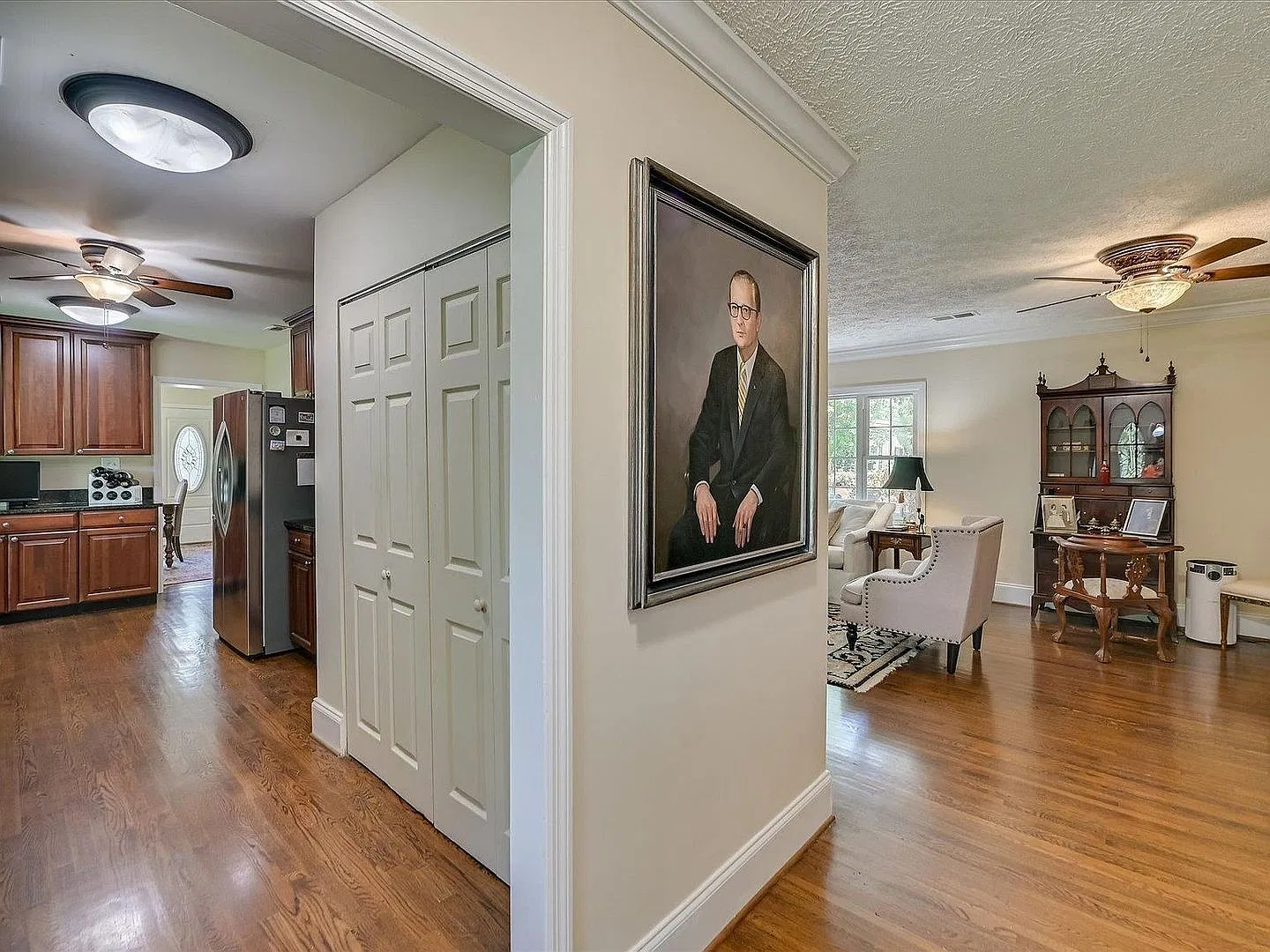 215 Barnard Ave Se — Photo 4