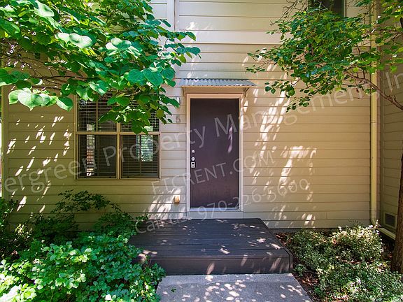 3rd image of 318-320 W Myrtle St #318-5