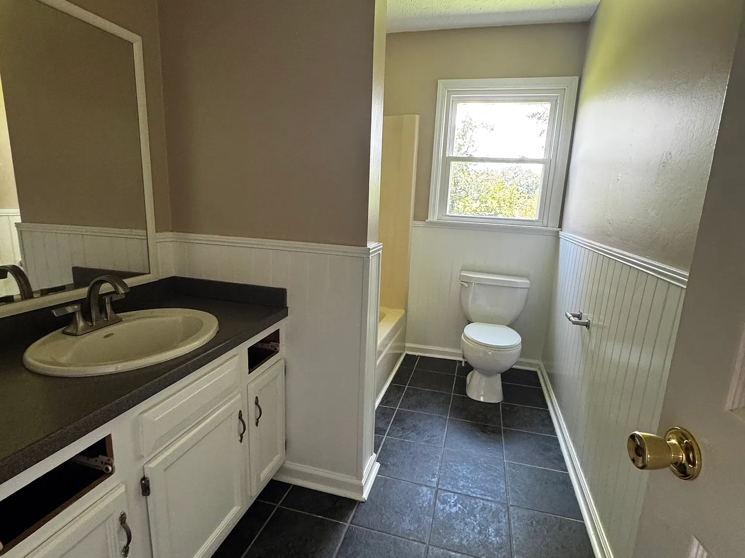 3 bed, 1350 sqft, $1,900 — Photo 4