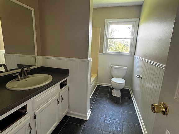 4th image of 1037 Garton Rd