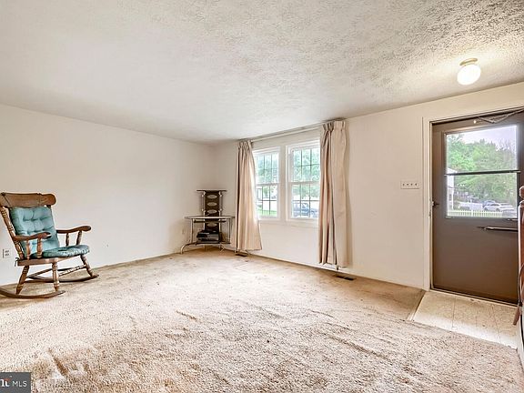 3rd image of 7997 Woodhall Dr