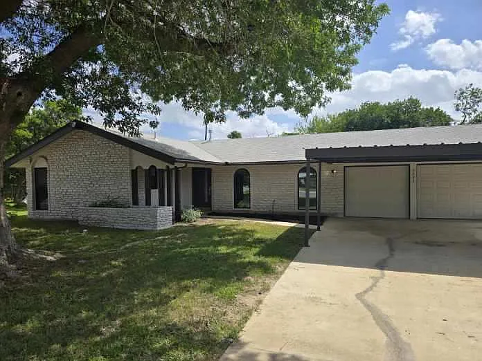 3 bed, 1446 sqft, $1,850 — Photo 1