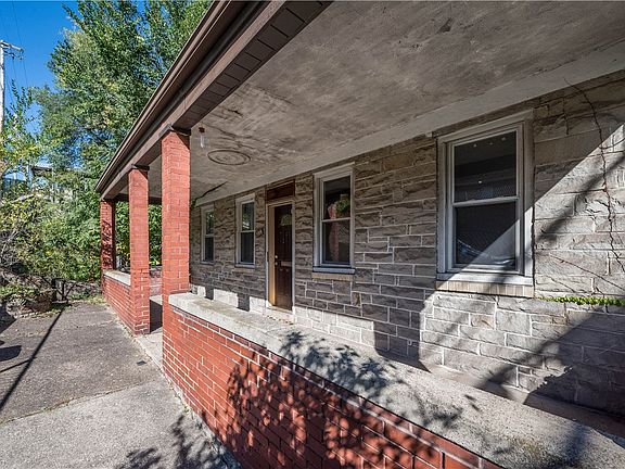 4th image of 1599 Fallowfield Ave