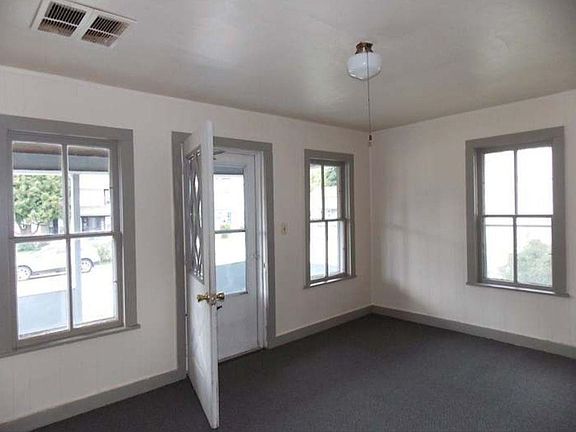 5th image of 526 Caroline St
