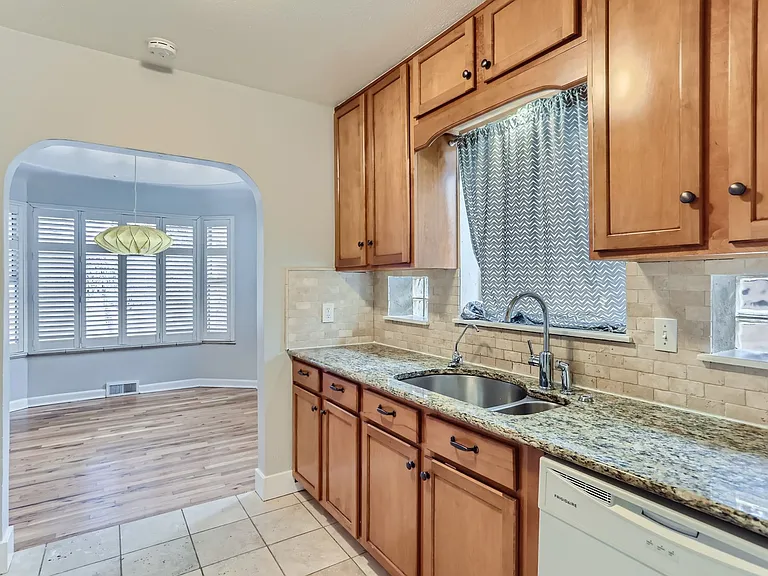 849 Grape St — Photo 14