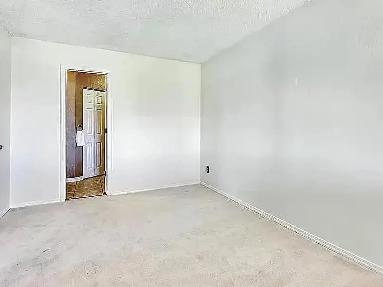 2330 Ambleside Dr — Photo 5