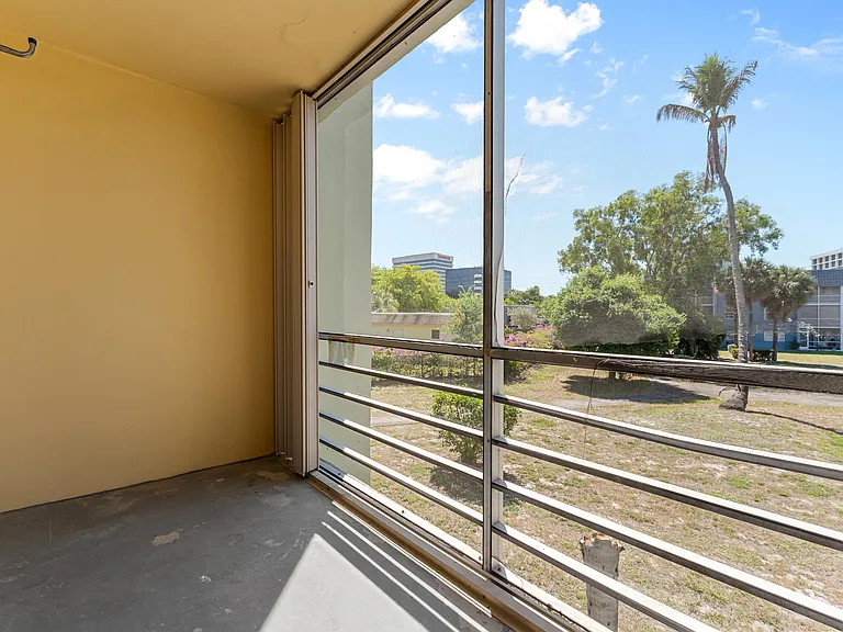 1638 Embassy Dr #208 — Photo 28