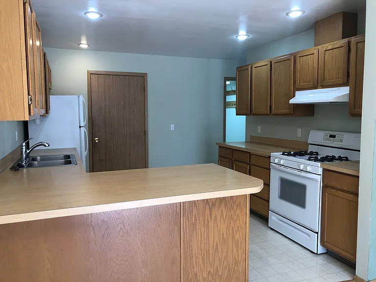 247 NW Clay Ct — Photo 10