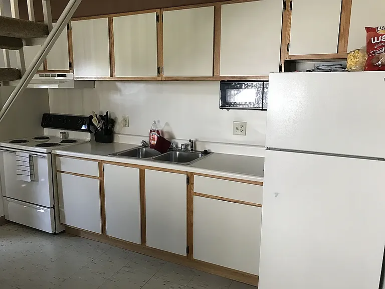 Dougan Lane Apartment — Photo 7