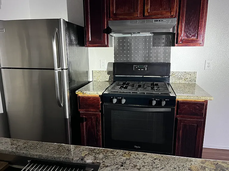 14746 Delano St #10 — Photo 9