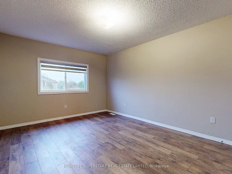 32 Holkham Ave — Photo 21