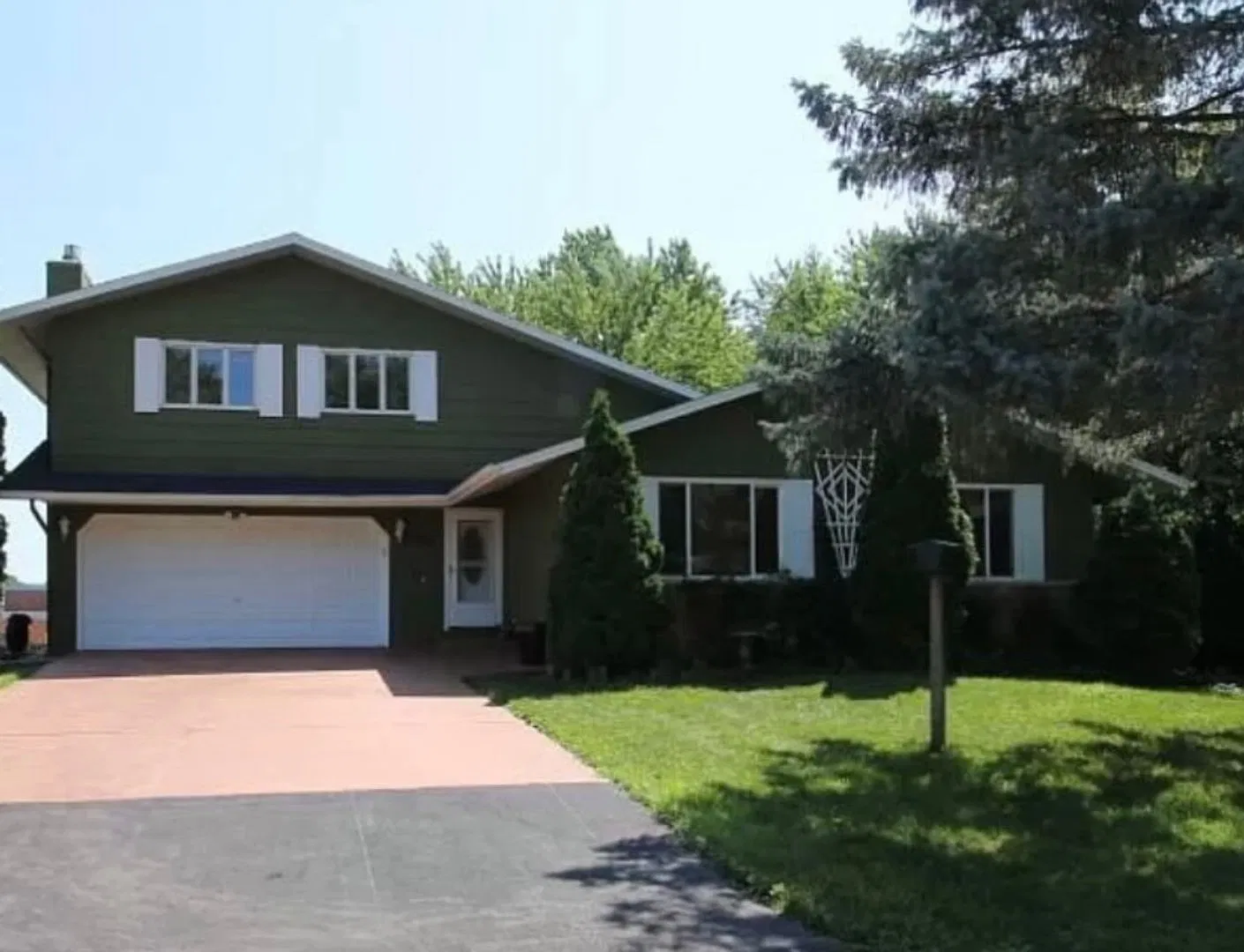 Five Bedroom Home in NW Rochester MN — Photo 3