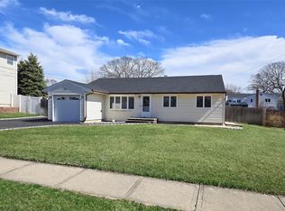 71 Rose Pl, Selden, NY 11784