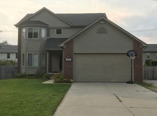 2858 Emmons Ave, Rochester Hills, MI 48307