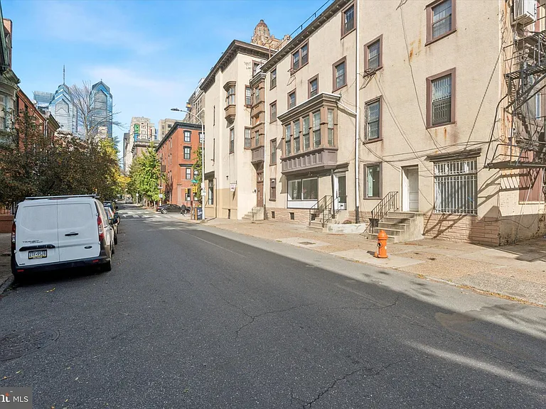 1538 Pine St #1R — Photo 14