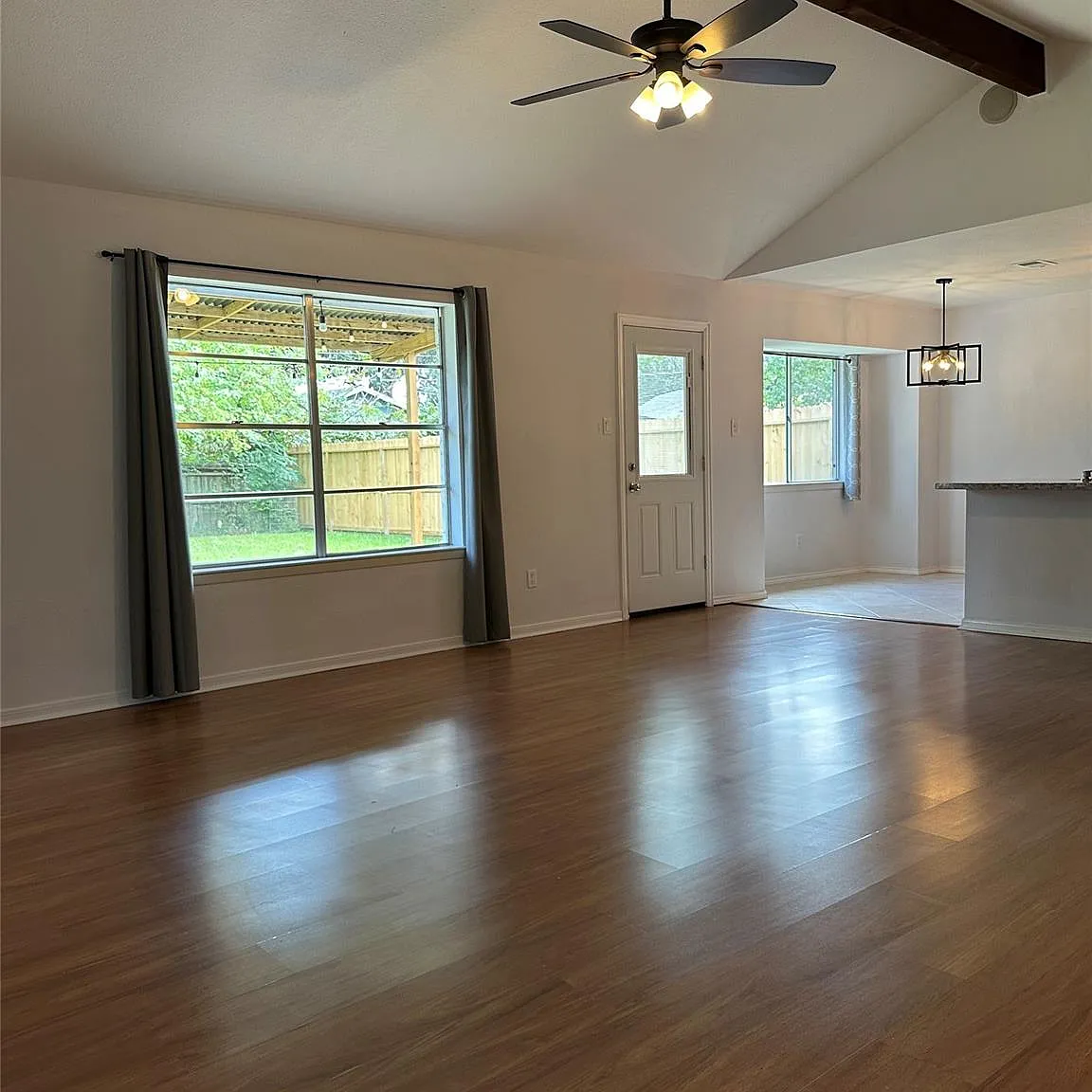 3 bed, 2.0 bath, 1550 sqft, $2,200 — Photo 3