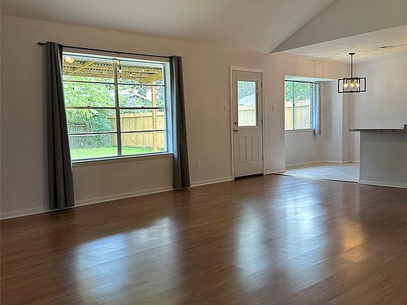 3rd image of 2414 Manila Ln