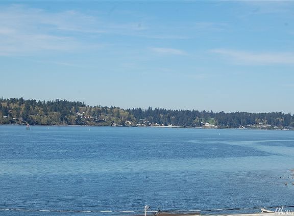 2nd image of 2221 Bayside Pl NE