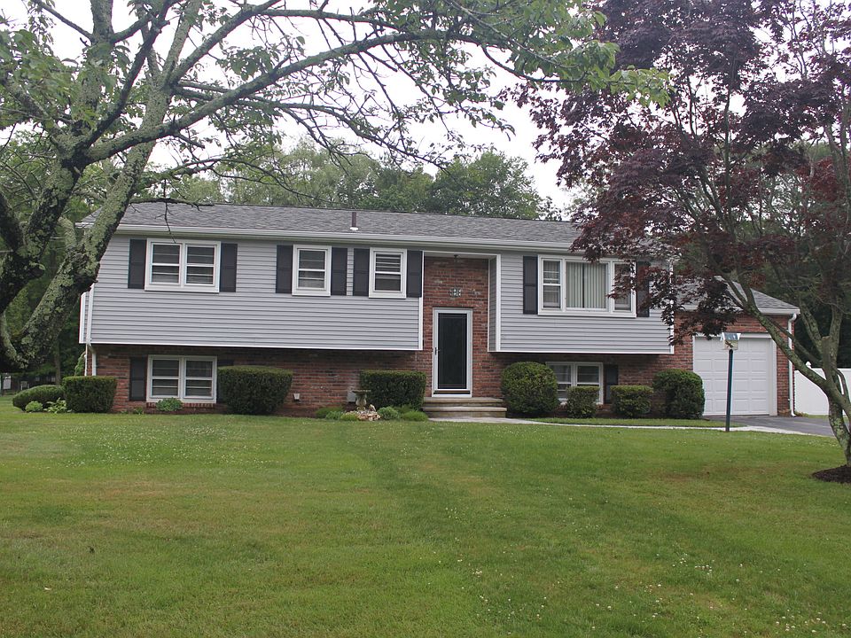 1st image of 40 Glen Dr