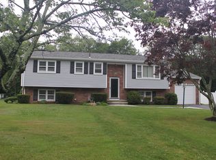 40 Glen Dr, East Greenwich, RI 02818