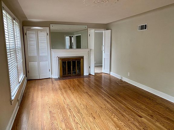 2nd image of 1010 N Clay Ave