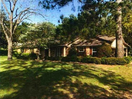 front of house with 2 car garage