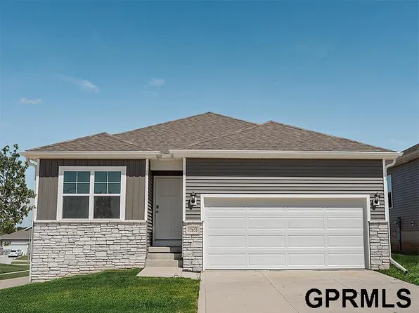 11951 114th Ave, Papillion, NE 68046