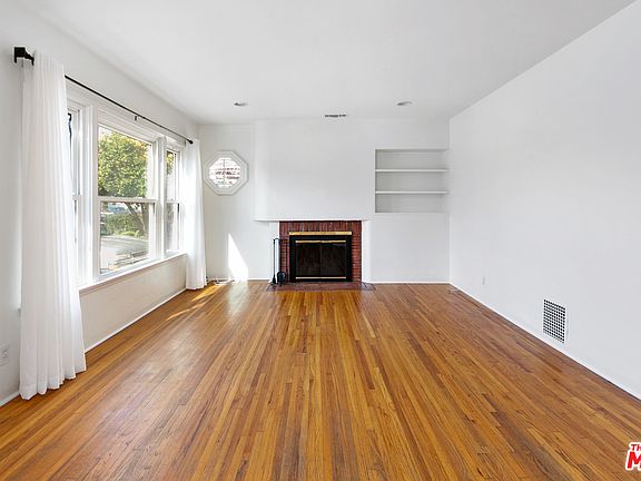 3rd image of 2632 Stoner Ave