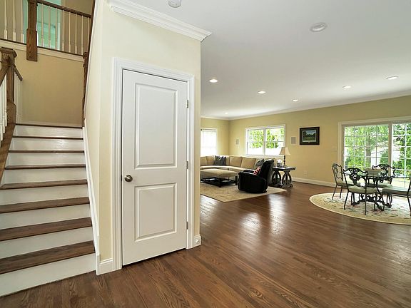 5th image of 39 Auden Ave