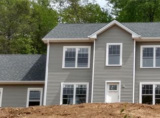 2 McGrath Ln, Trumbull, CT 06611