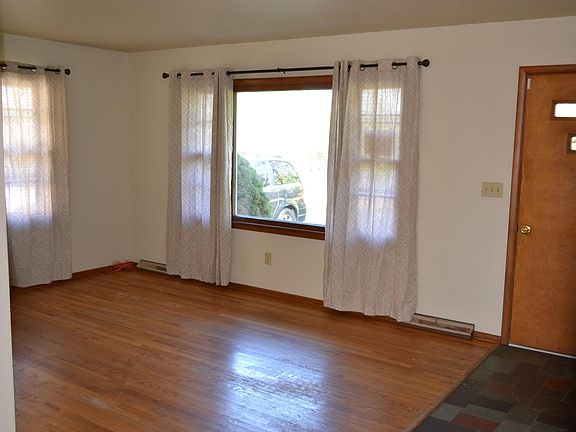 2nd image of 707 Kingsway Ave