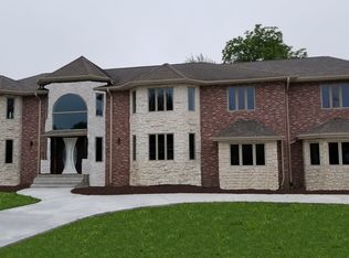 210 Cottonwood Rd, Northbrook, IL 60062