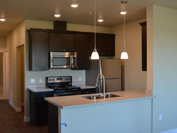 3rd image of 223 N J St #1B-1Ba