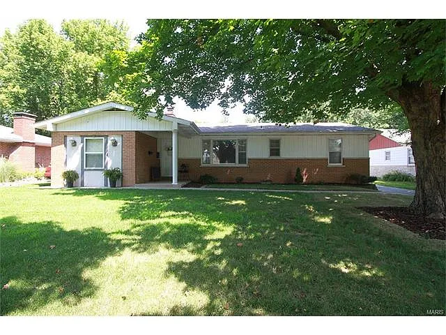 305 E Mill St photo 1