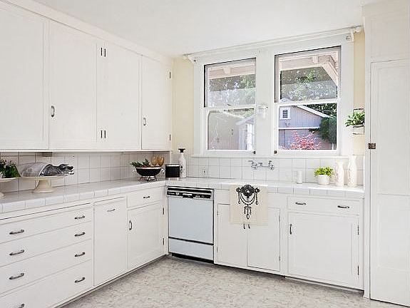 4th image of 427 Tennyson Ave