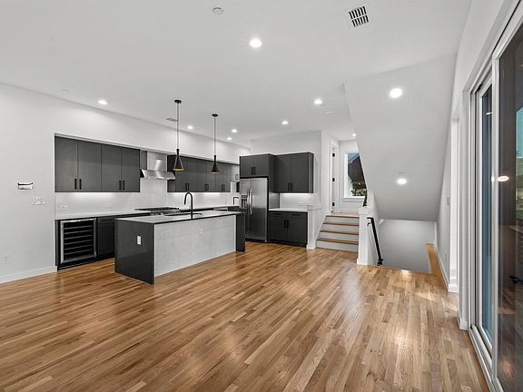 4th image of 3608 San Jacinto St #105