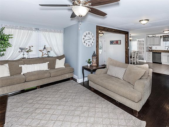 3rd image of 4861 Warnock Ave