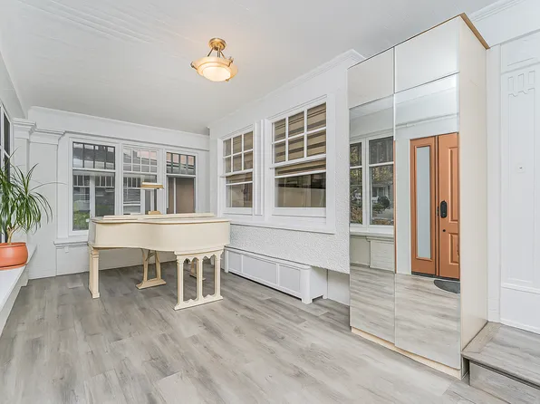 1917 Glenwood Road image 10 of 36