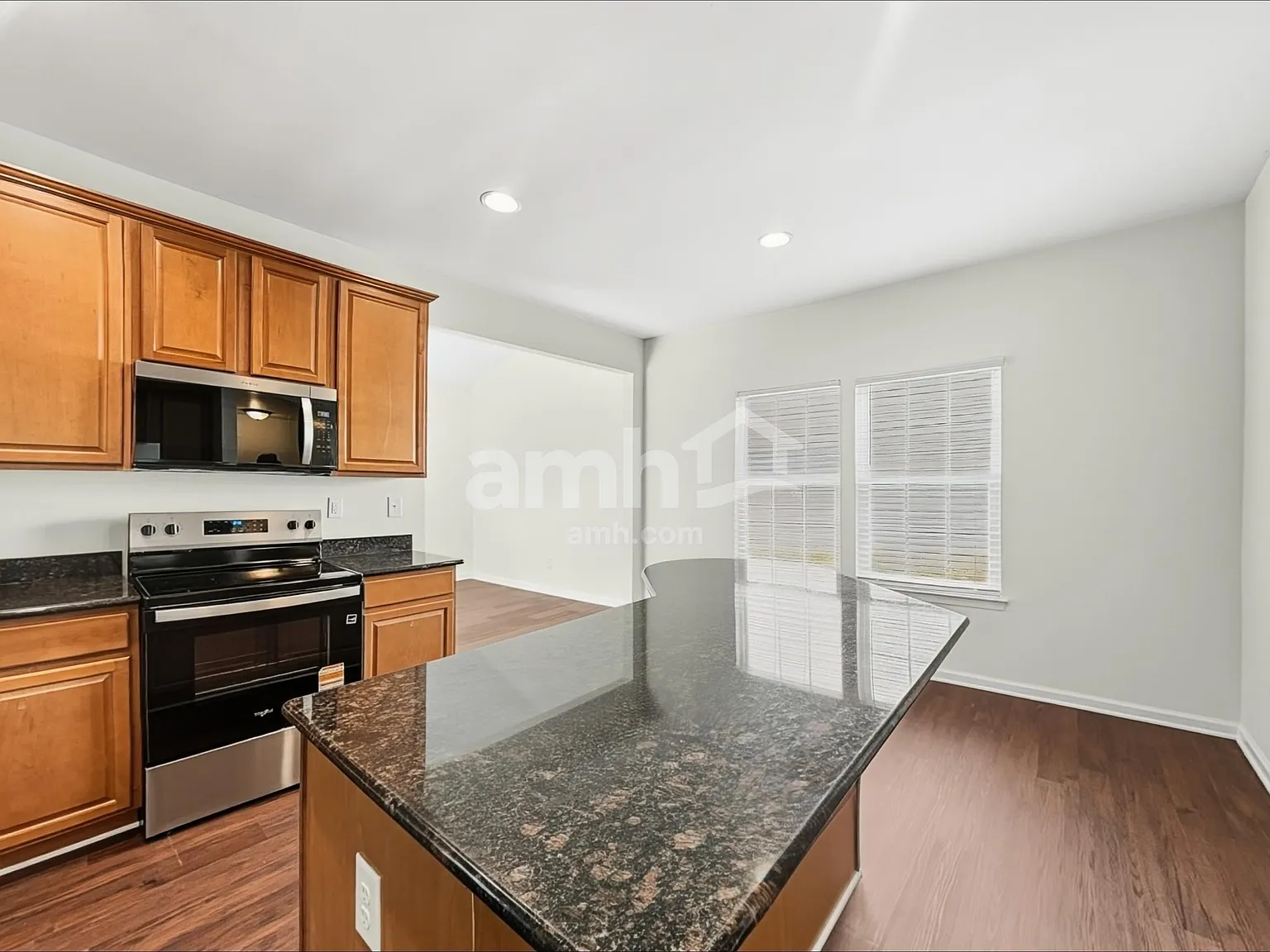 4 bed, 2.5 bath, 2738 sqft, $2,540 — Photo 4