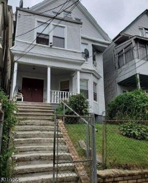 1st image of 71 Seymour Ave Floor 3