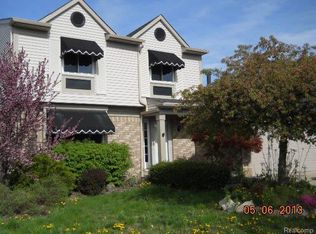 22240 Sherwood Ln, Brownstown, MI 48134