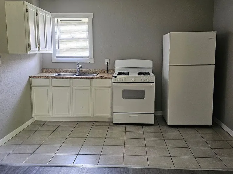 2379 Locust Rd — Photo 14