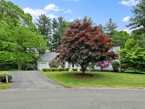 3rd image of 60 Gloria Dr