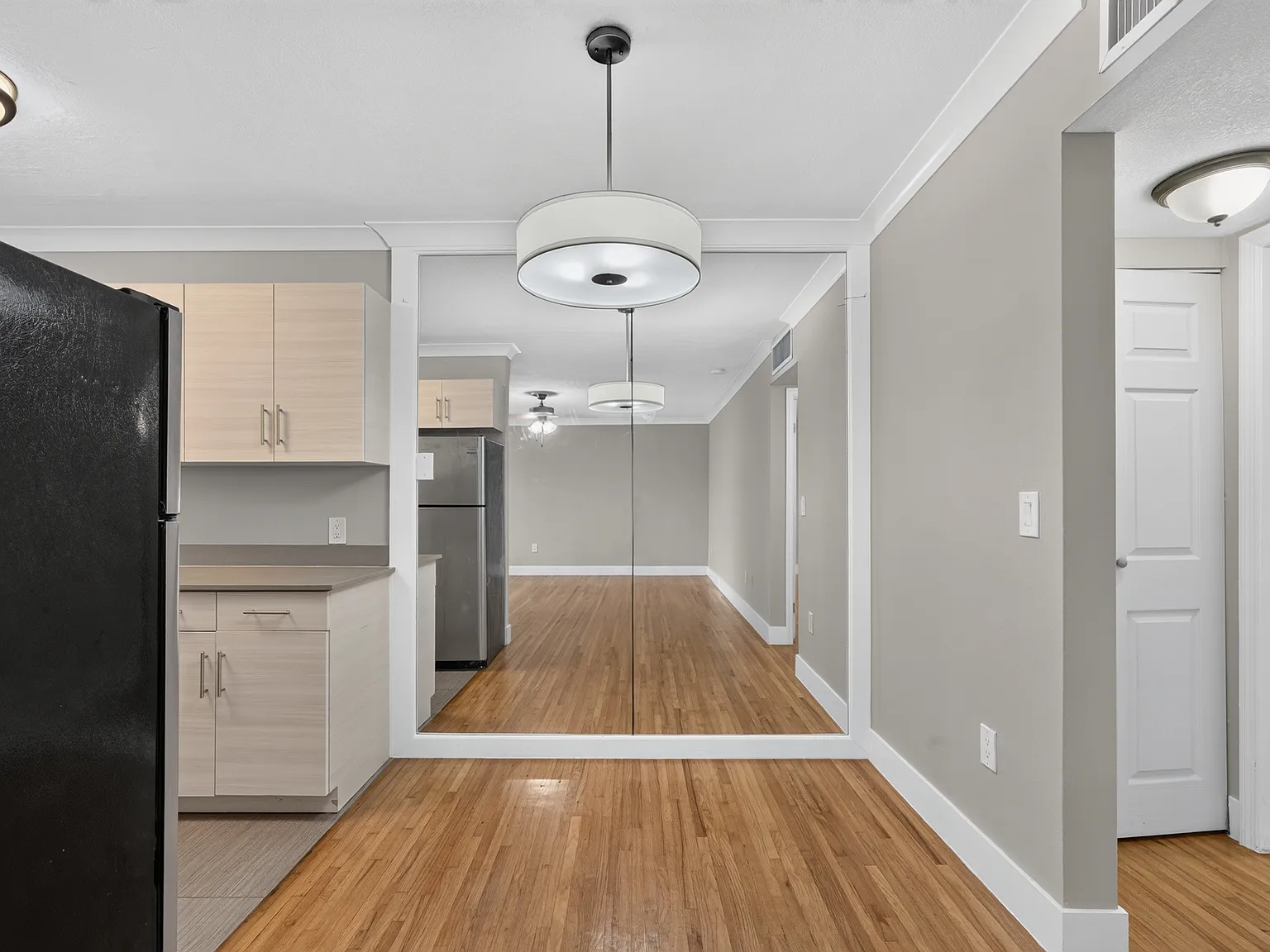 216 Calabria Ave. - 11 — Photo 3