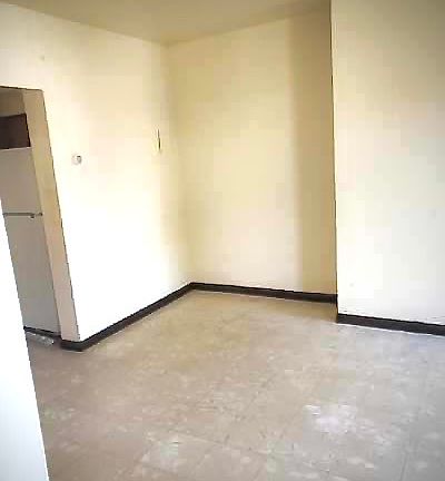 3rd image of 717 12th St Floor 2