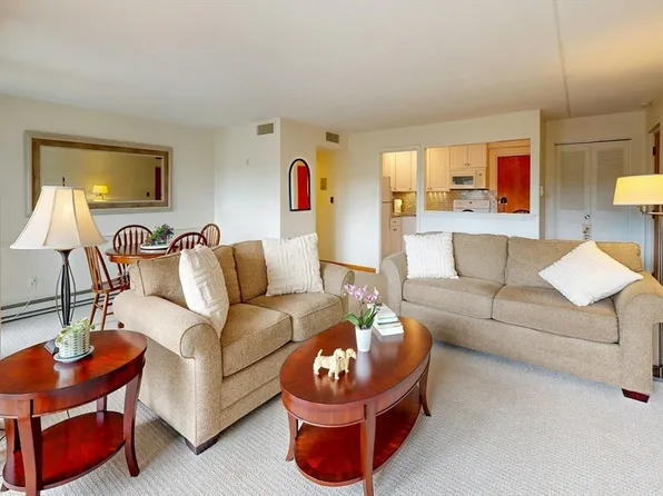 53 Melrose St APT 3B, Melrose, MA 02176