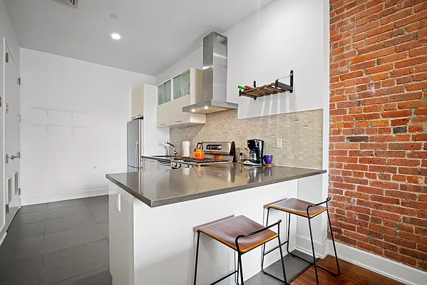 Rented by Anchor Associates | media 15