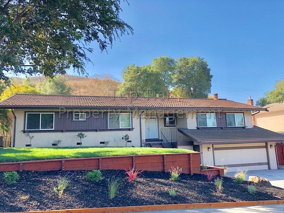1st image of 44 Buckingham Dr