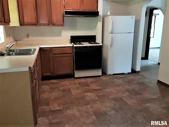4th image of 808 W Willow St